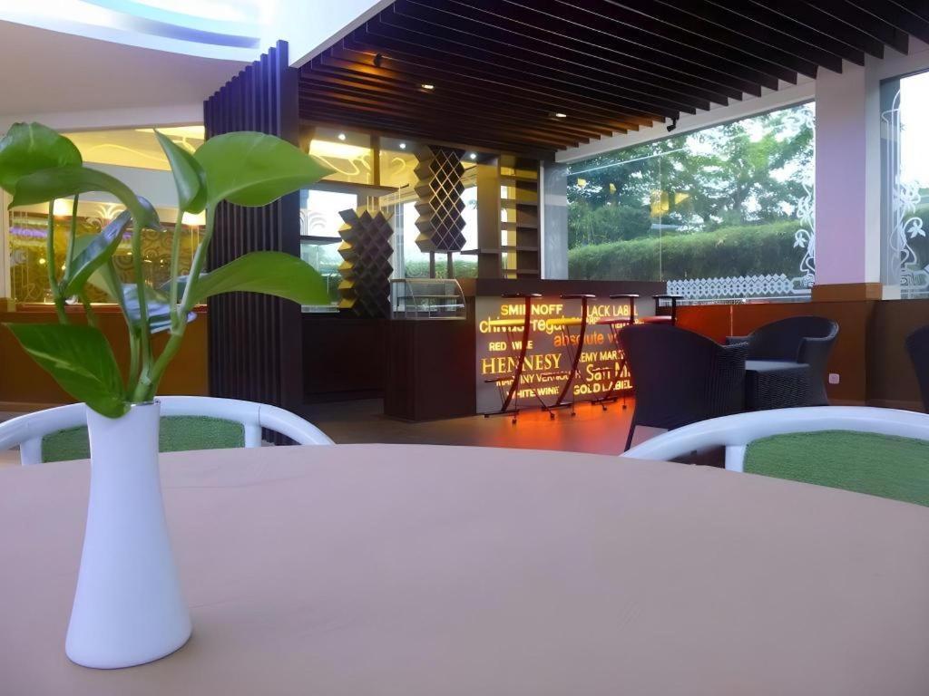 Hotel New Puri Garden Bandara Semarang Exterior foto